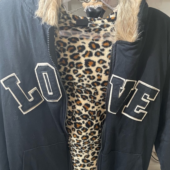 Live to be Spoiled, zip up “LOVE”jacket - Picture 7 of 15